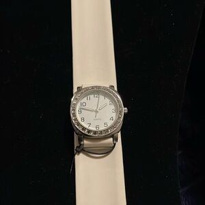 Ladies white quartz watch